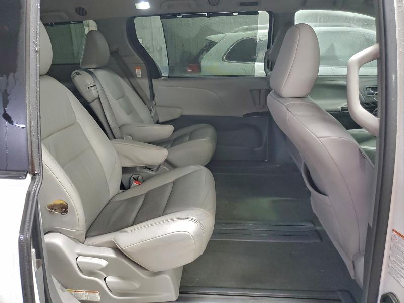 Photo 11 from auction – 2016 TOYOTA SIENNA XLE with VIN 5TDYK3DC6GS753154