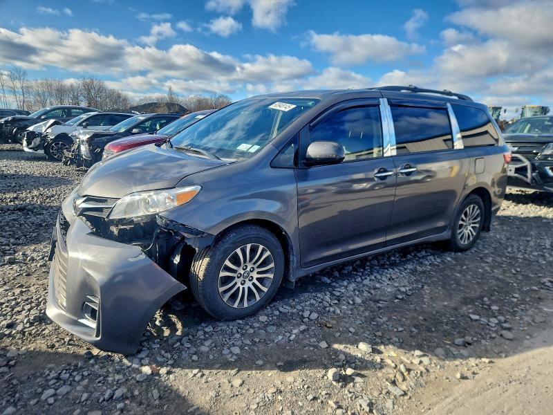 Photo 1 from auction – 2018 TOYOTA SIENNA XLE with VIN 5TDYZ3DC1JS937873