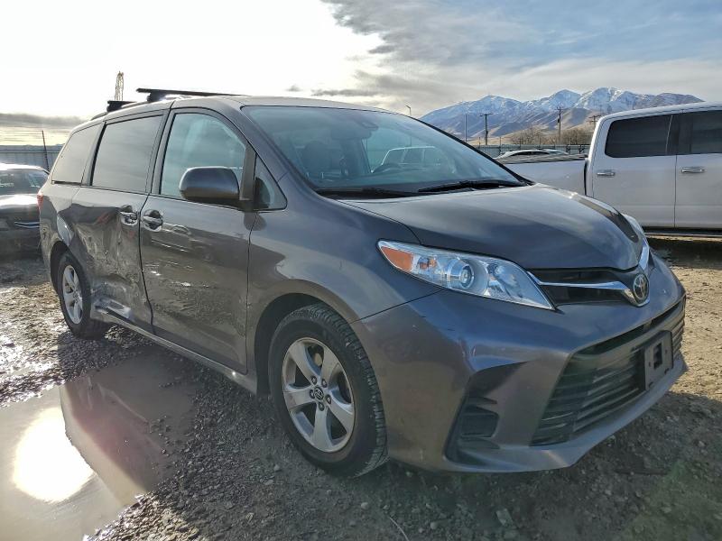 Photo 4 from auction – 2018 TOYOTA SIENNA LE with VIN 5TDKZ3DC2JS924880