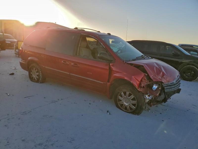 Photo 4 from auction – 2005 CHRYSLER TOWN & COU with VIN 2C8GP64L15R567430
