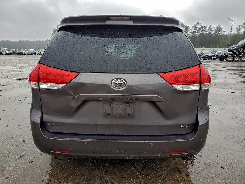 Photo 6 from auction – 2012 TOYOTA SIENNA XLE with VIN 5TDYK3DC4CS201159