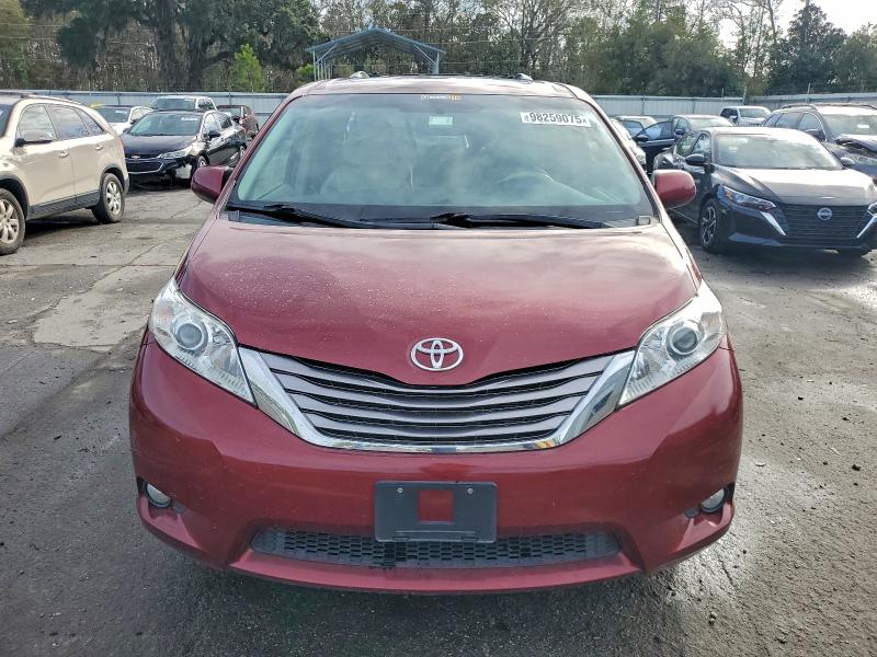 Photo 5 from auction – 2011 TOYOTA SIENNA XLE with VIN 5TDYK3DC7BS012133