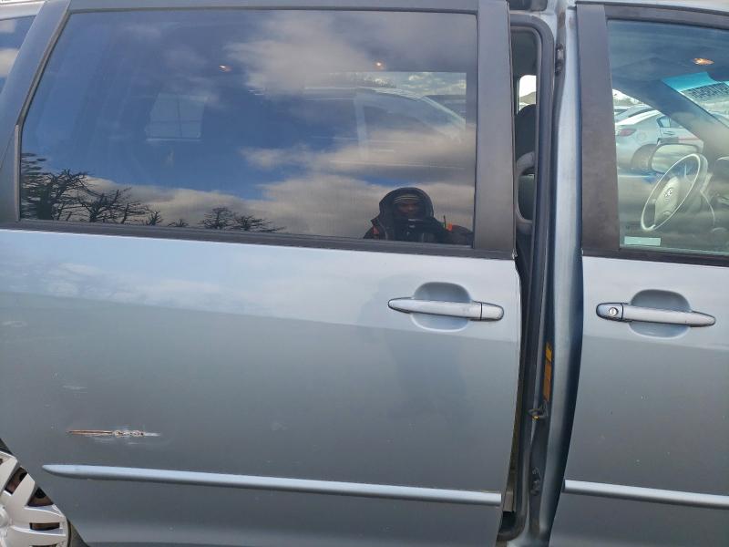 Photo 11 from auction – 2004 TOYOTA SIENNA with VIN 5TDZA23C54S082803