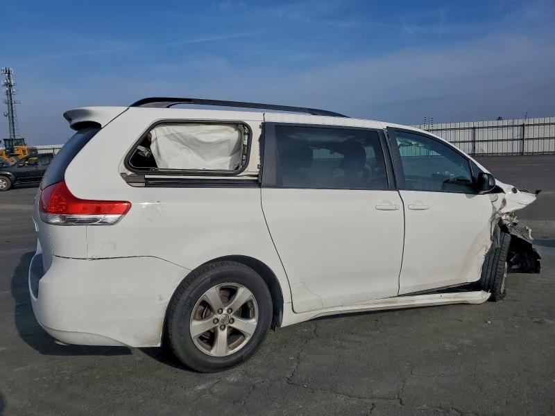 Photo 3 from auction – 2014 TOYOTA SIENNA LE with VIN 5TDKK3DC7ES494628