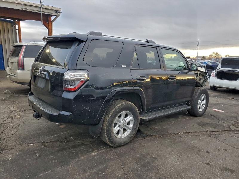 Photo 3 from auction – 2021 TOYOTA 4RUNNER SR with VIN JTENU5JR2M5932175