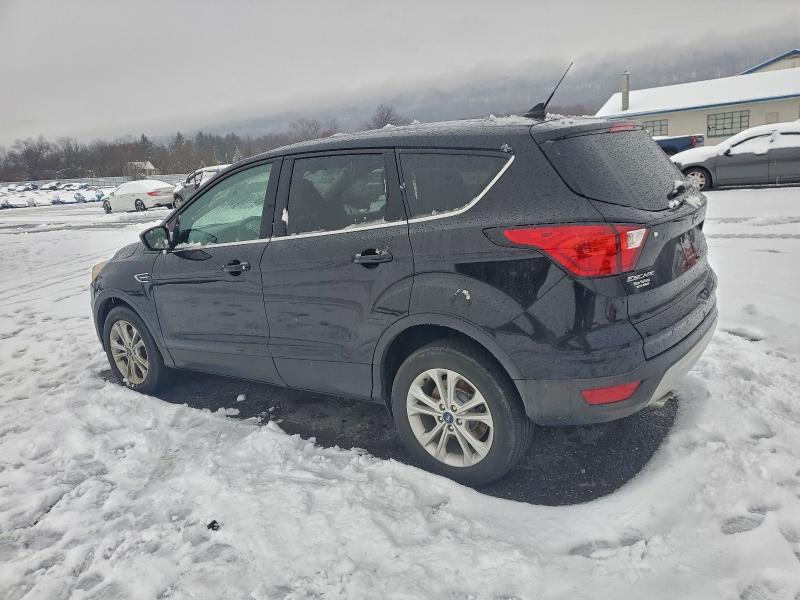 Photo 2 from auction – 2019 FORD ESCAPE SE with VIN 1FMCU9GD8KUB41257