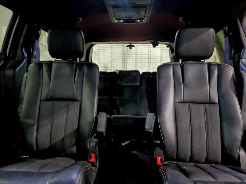 Photo 10 from auction – 2015 CHRYSLER TOWN & COU with VIN 2C4RC1HG4FR583841