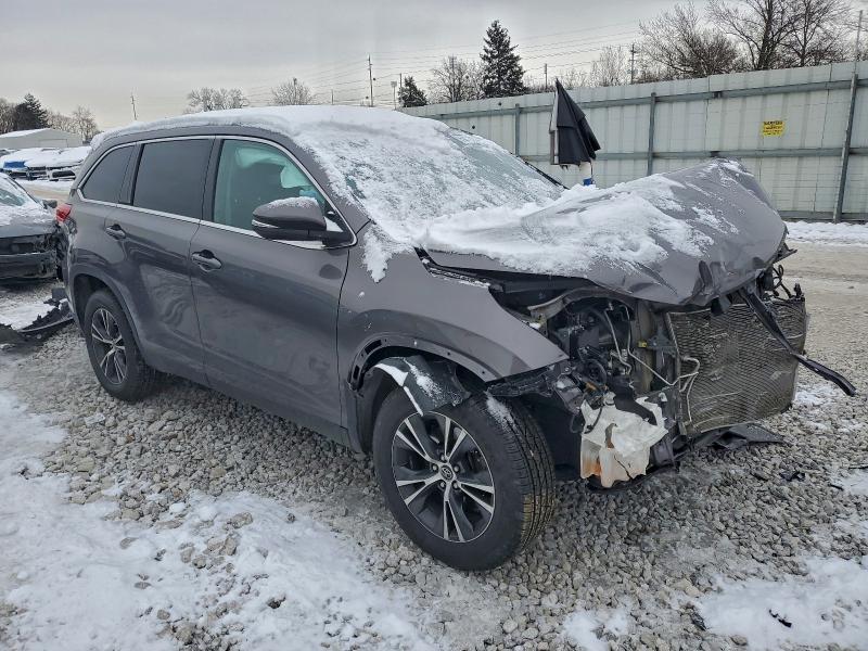 Photo 4 from auction – 2019 TOYOTA HIGHLANDER with VIN 5TDZARFH1KS043767