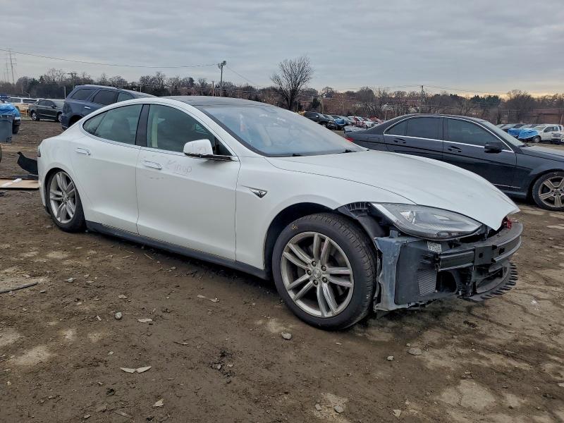 Photo 4 from auction – 2015 TESLA MODEL S 60 with VIN 5YJSA1S1XFF080127