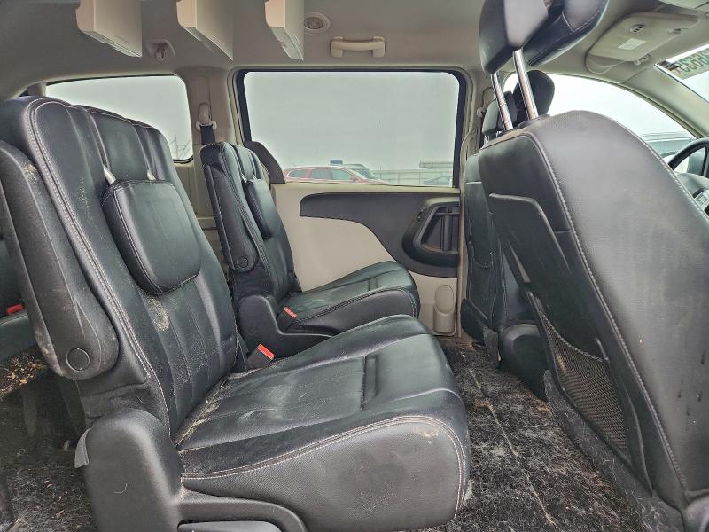 Photo 11 from auction – 2014 CHRYSLER TOWN & COU with VIN 2C4RC1BG8ER217887