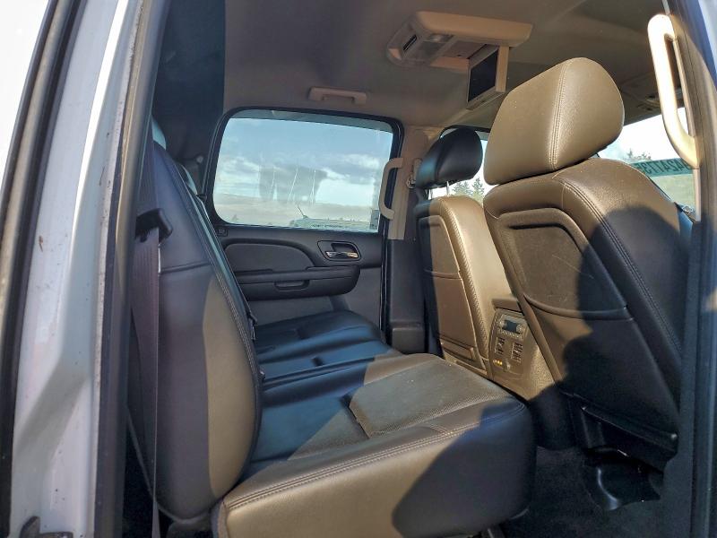 Photo 10 from auction – 2011 CHEVROLET AVALANCHE with VIN 3GNTKGE30BG409012