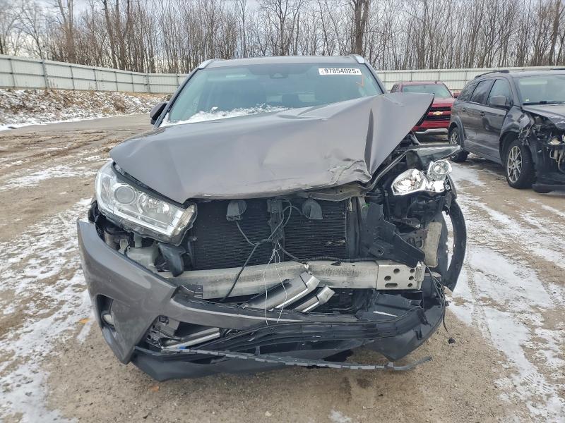Photo 5 from auction – 2017 TOYOTA HIGHLANDER with VIN 5TDJZRFH6HS388680