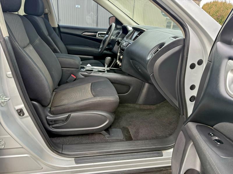 Photo 5 from auction – 2017 NISSAN PATHFINDER with VIN 5N1DR2MN8HC913720