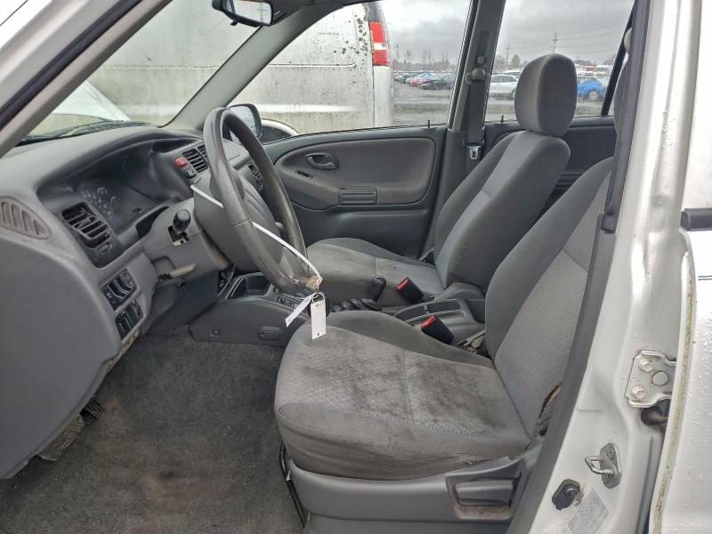 Photo 7 from auction – 2000 CHEVROLET TRACKER with VIN 2CNBJ13C2Y6932491