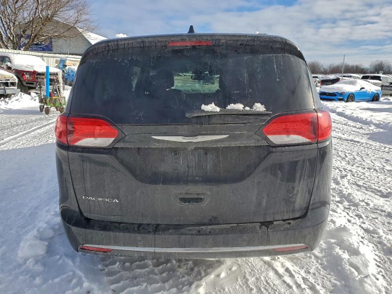Photo 6 from auction – 2017 CHRYSLER PACIFICA with VIN 2C4RC1BG0HR654142