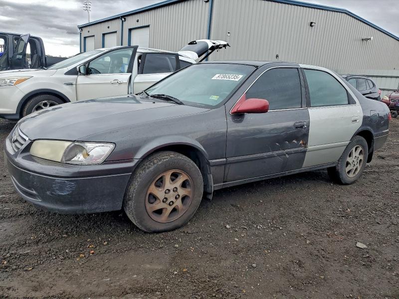 TOYOTA CAMRY LE 2001 with VIN JT2BG28K110540571 - Photo from auction