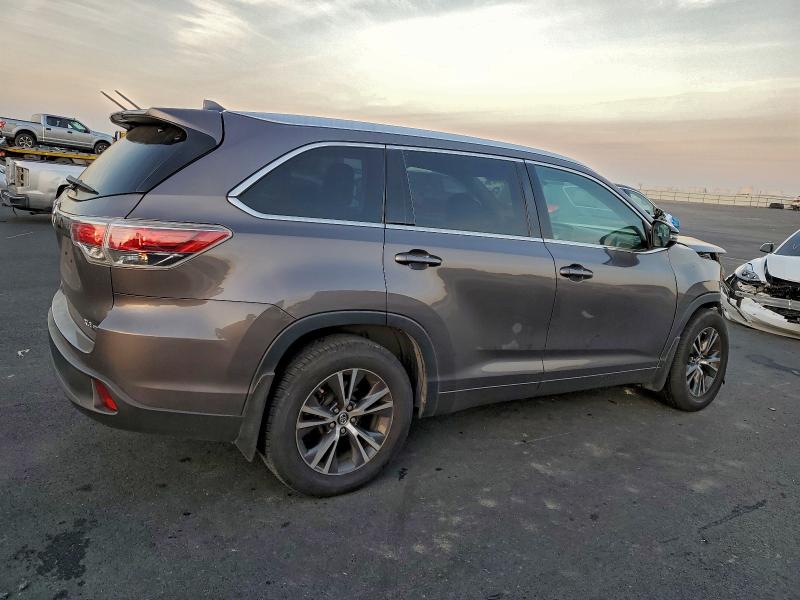 Photo 3 from auction – 2016 TOYOTA HIGHLANDER with VIN 5TDJKRFH1GS336800