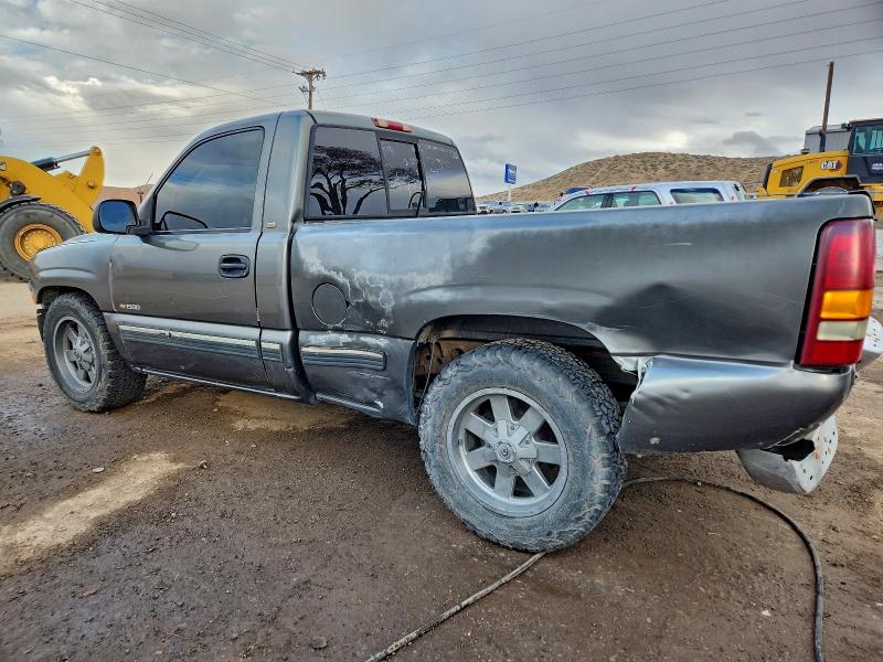 Photo 2 from auction – 2000 CHEVROLET SILVERADO with VIN 1GCEC14W1YZ282125