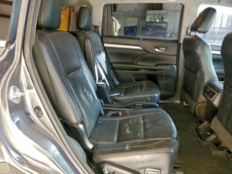 Photo 11 from auction – 2018 TOYOTA HIGHLANDER with VIN 5TDJZRFHXJS525688