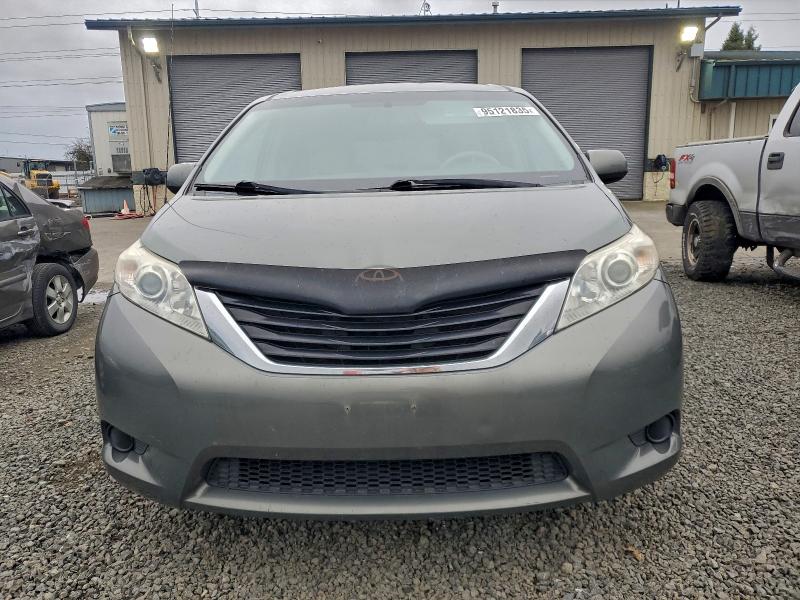 Photo 5 from auction – 2013 TOYOTA SIENNA LE with VIN 5TDKK3DC3DS374632