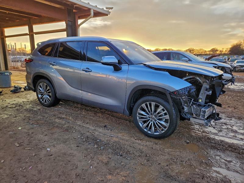 Photo 4 from auction – 2021 TOYOTA HIGHLANDER with VIN 5TDFZRAH6MS055841