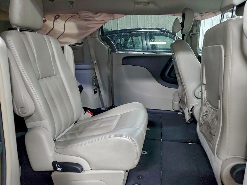 Photo 11 from auction – 2014 CHRYSLER TOWN & COU with VIN 2C4RC1BG9ER192904