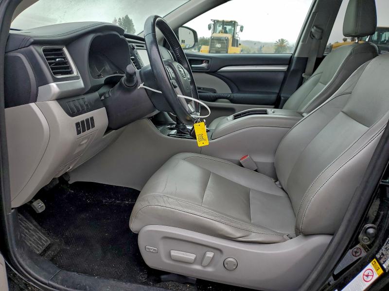 Photo 7 from auction – 2015 TOYOTA HIGHLANDER with VIN 5TDJKRFH8FS086342