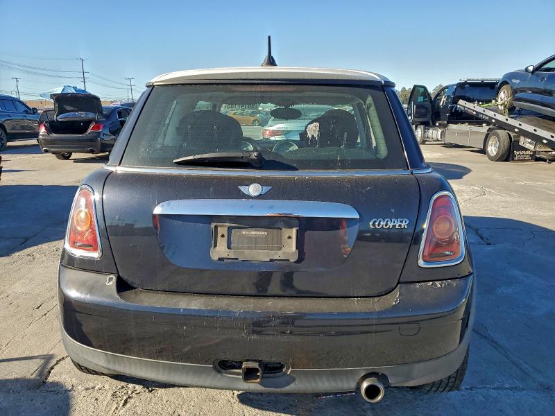 Photo 6 from auction – 2007 MINI COOPER with VIN WMWMF33577TT51938
