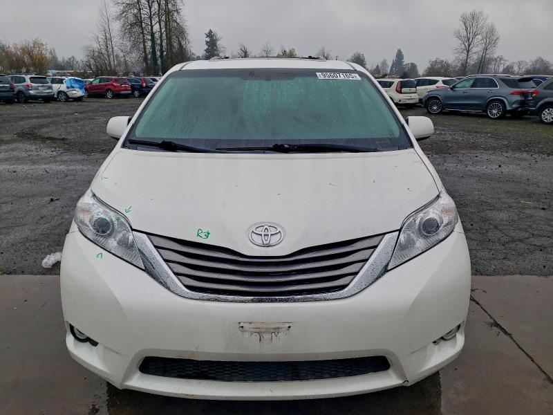 Photo 5 from auction – 2017 TOYOTA SIENNA XLE with VIN 5TDYZ3DC2HS860084
