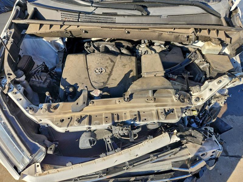 Photo 11 from auction – 2018 TOYOTA HIGHLANDER with VIN 5TDYZRFH2JS239297