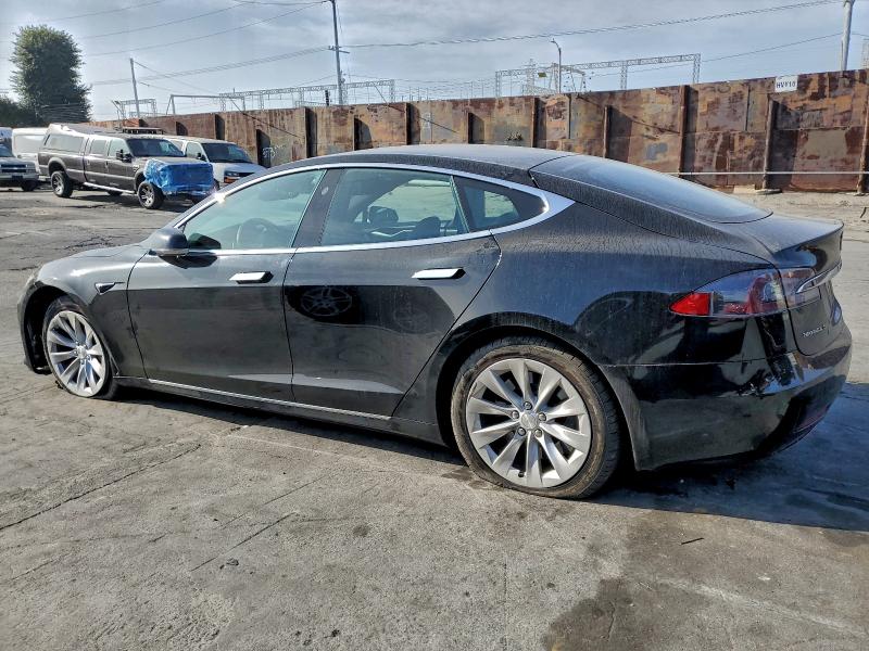 Photo 2 from auction – 2019 TESLA MODEL S with VIN 5YJSA1E23KF302201