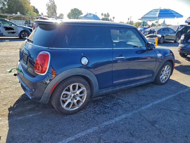 Photo 3 from auction – 2016 MINI COOPER S with VIN WMWXP7C53G2A43501