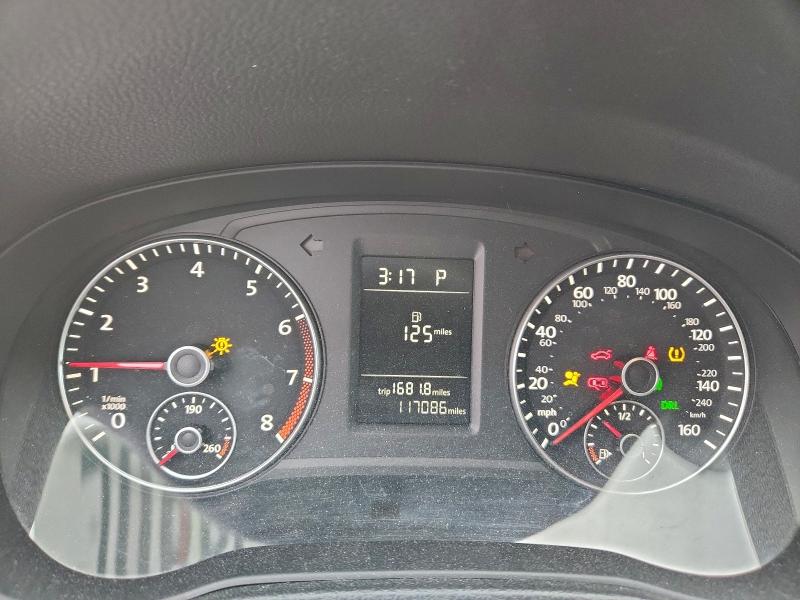 Photo 9 from auction – 2015 VOLKSWAGEN PASSAT S with VIN 1VWAS7A39FC106337