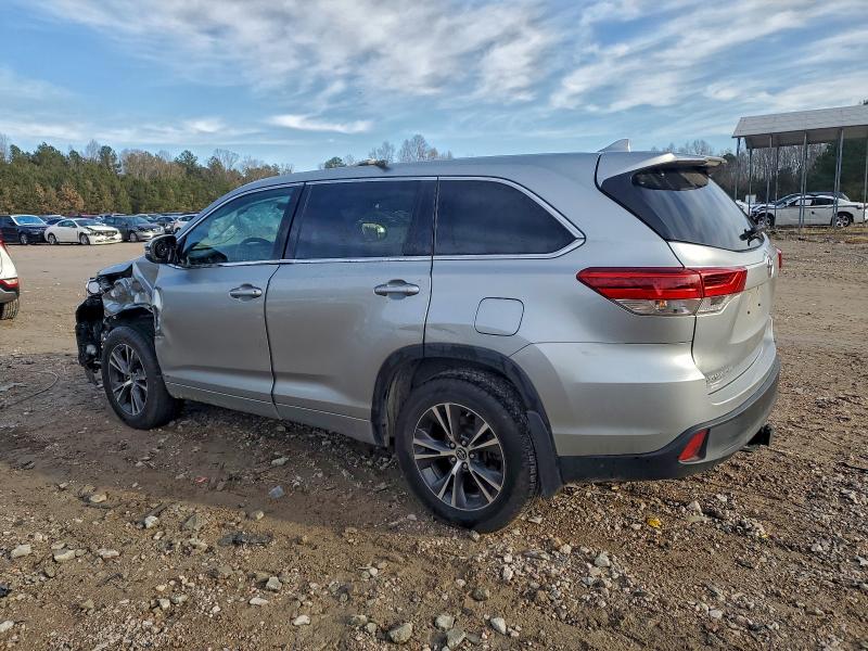 Photo 2 from auction – 2018 TOYOTA HIGHLANDER with VIN 5TDBZRFH3JS894297