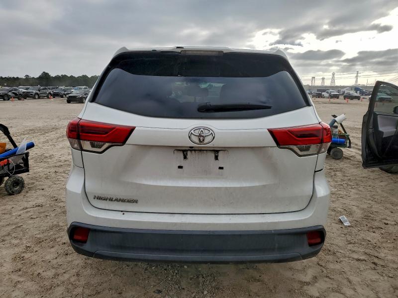 Photo 6 from auction – 2017 TOYOTA HIGHLANDER with VIN 5TDZZRFH4HS231359