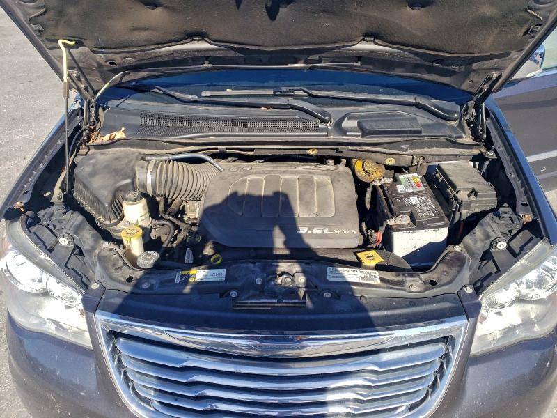 Photo 12 from auction – 2016 CHRYSLER TOWN & COU with VIN 2C4RC1CG5GR221123