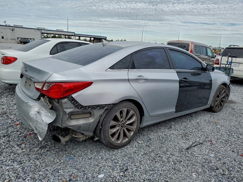 Photo 3 from auction – 2011 HYUNDAI SONATA SE with VIN 5NPEC4AB3BH186787