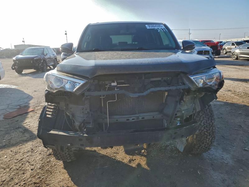 Photo 5 from auction – 2018 TOYOTA 4RUNNER with VIN JTEBU5JR0J5532971