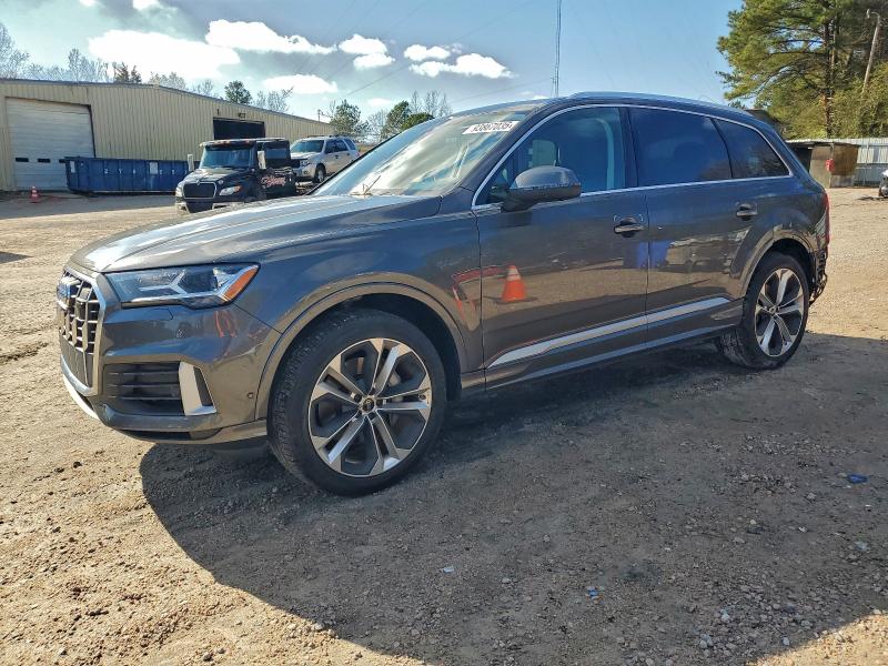 AUDI Q7 PREMIUM 2022 with VIN WA1LXBF7XND015799 - Photo from auction