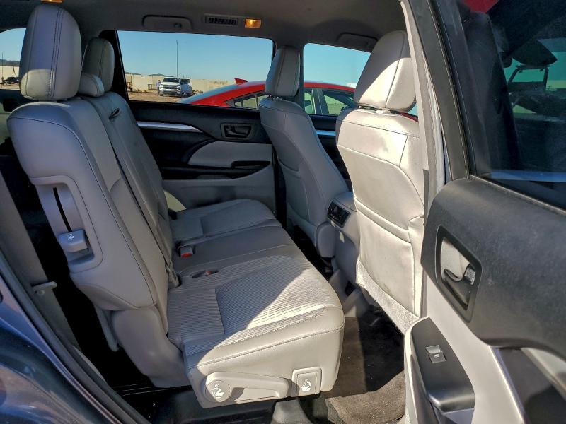 Photo 10 from auction – 2017 TOYOTA HIGHLANDER with VIN 5TDBZRFH1HS429141