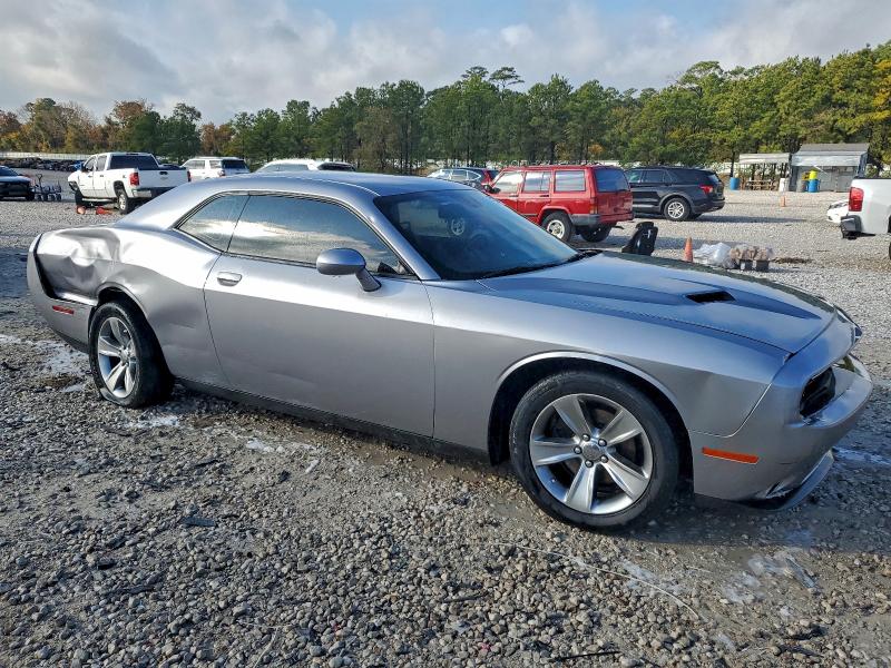 Photo 4 from auction – 2016 DODGE CHALLENGER with VIN 2C3CDZAG2GH201023