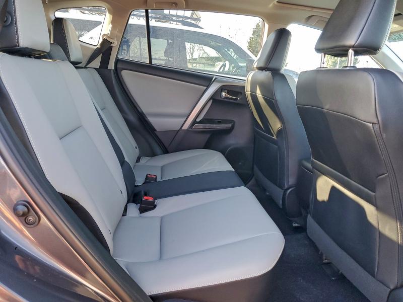 Photo 11 from auction – 2017 TOYOTA RAV4 LIMIT with VIN 2T3DFREV5HW688352