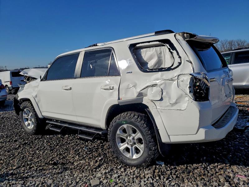 Photo 2 from auction – 2020 TOYOTA 4RUNNER SR with VIN JTEBU5JR2L5812362