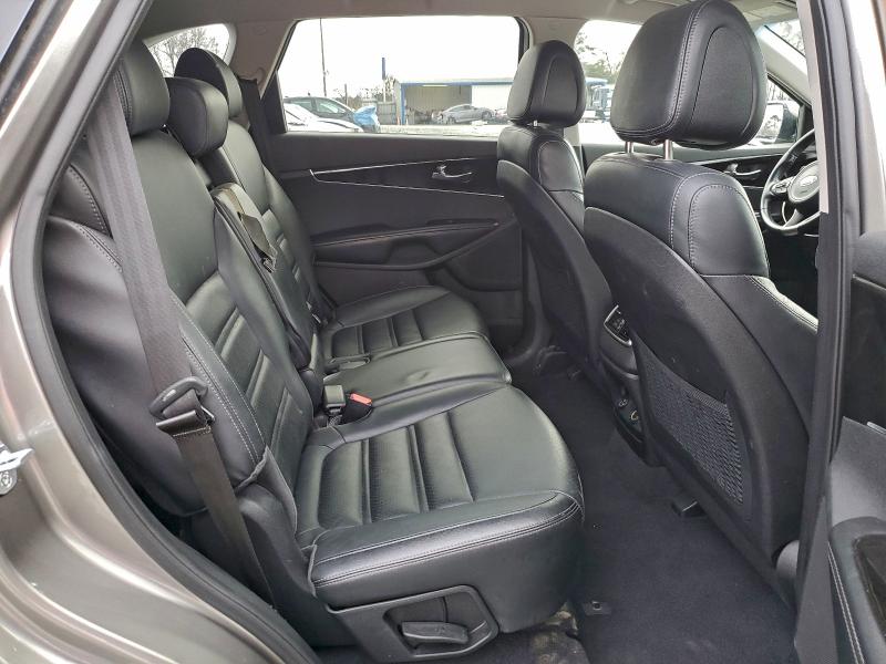 Photo 11 from auction – 2016 KIA SORENTO EX with VIN 5XYPHDA15GG031240