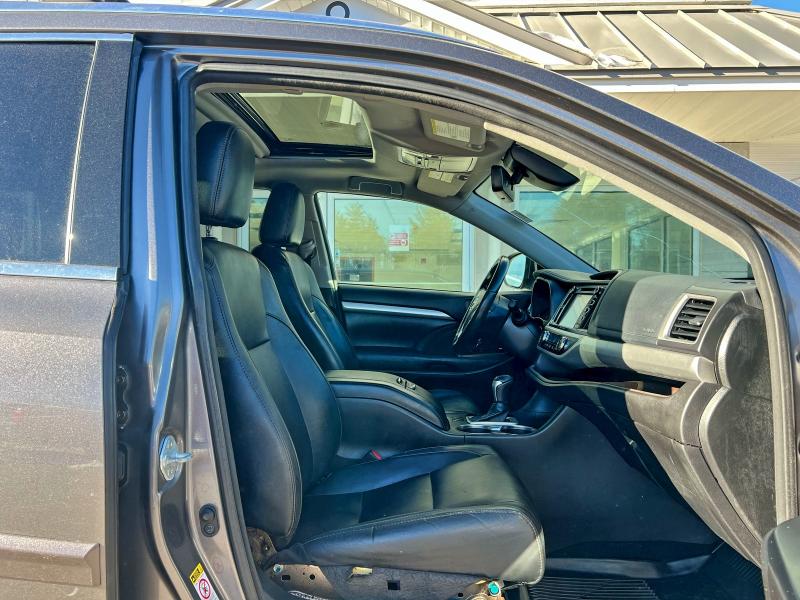 Photo 5 from auction – 2017 TOYOTA HIGHLANDER with VIN 5TDJZRFH8HS396120