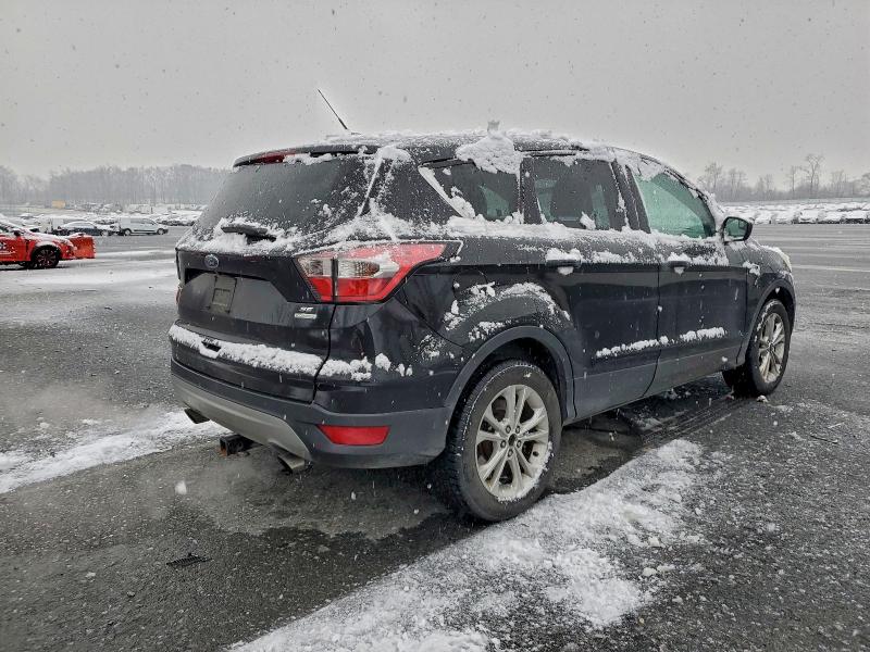 Photo 3 from auction – 2017 FORD ESCAPE SE with VIN 1FMCU0GD4HUE65830