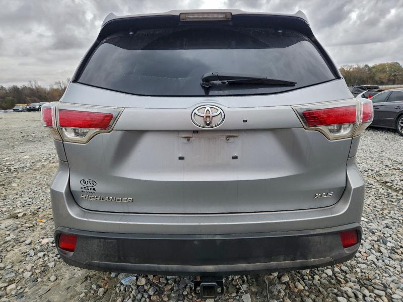 Photo 6 from auction – 2016 TOYOTA HIGHLANDER with VIN 5TDKKRFH3GS141544