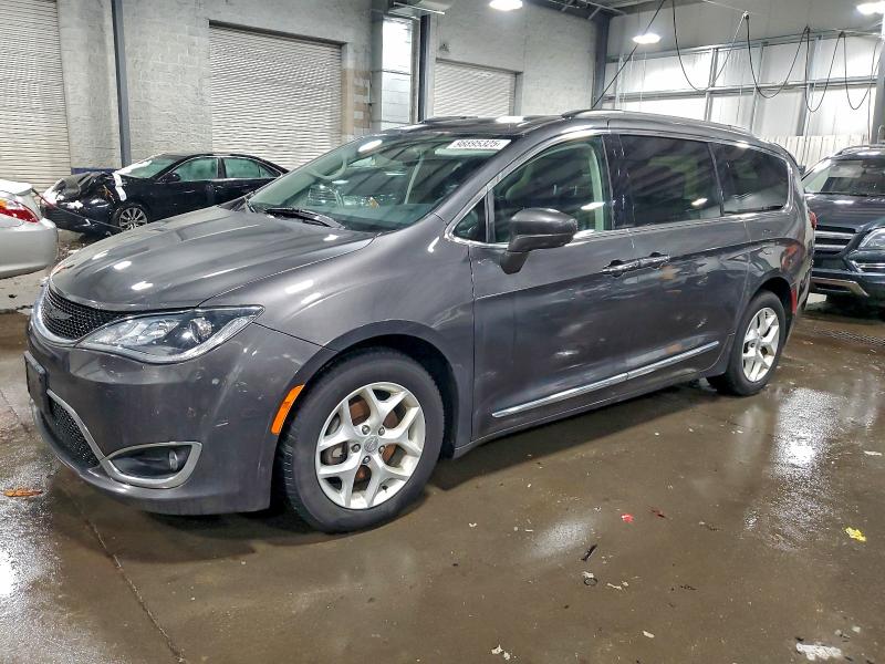 CHRYSLER PACIFICA T 2017 with VIN 2C4RC1BGXHR515927 - Photo from auction