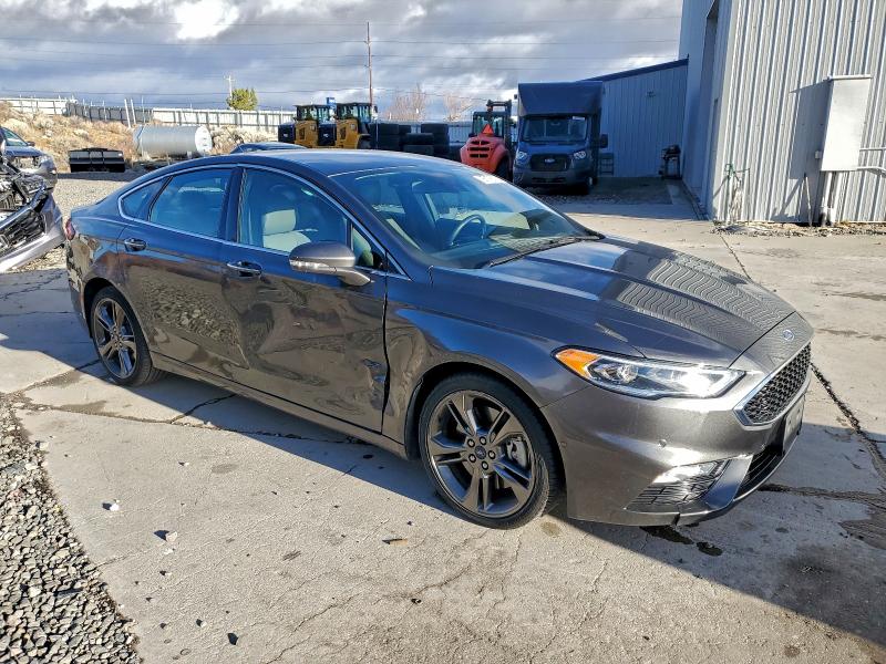 Photo 4 from auction – 2017 FORD FUSION SPO with VIN 3FA6P0VP5HR345151