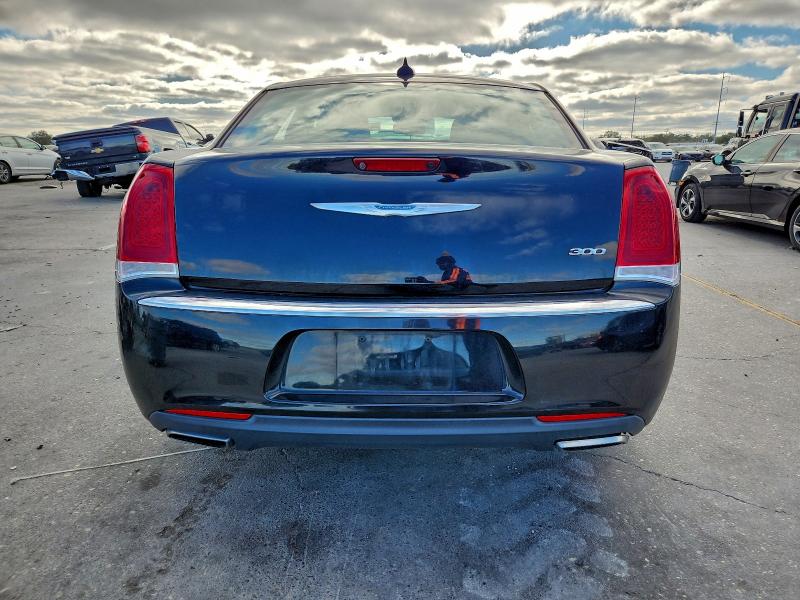 Photo 6 from auction – 2017 CHRYSLER 300 with VIN 2C3CCAAG3HH516256